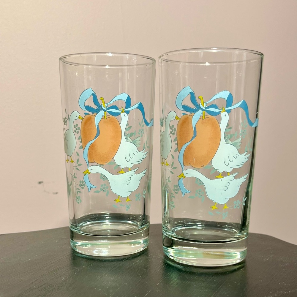 Set of Two Glasses with Goose Design